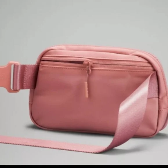 🆕️ LULULEMON EVERYWHERE BELT BAG (PINK PASTEL COLOR) - Picture 3 of 9